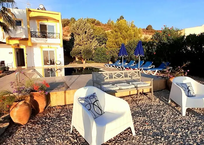 Irene Lindos, Lindos 10 Mins, 4 Mins, Amazing Views 0 Mins فيلة *